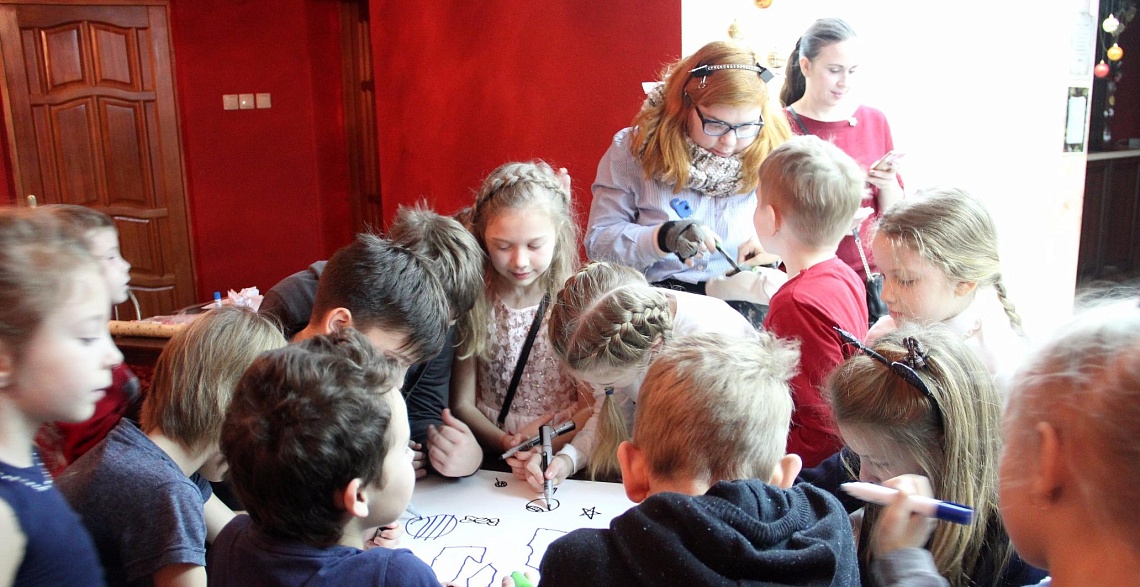 За рождественским венком - по следам кота Мурра